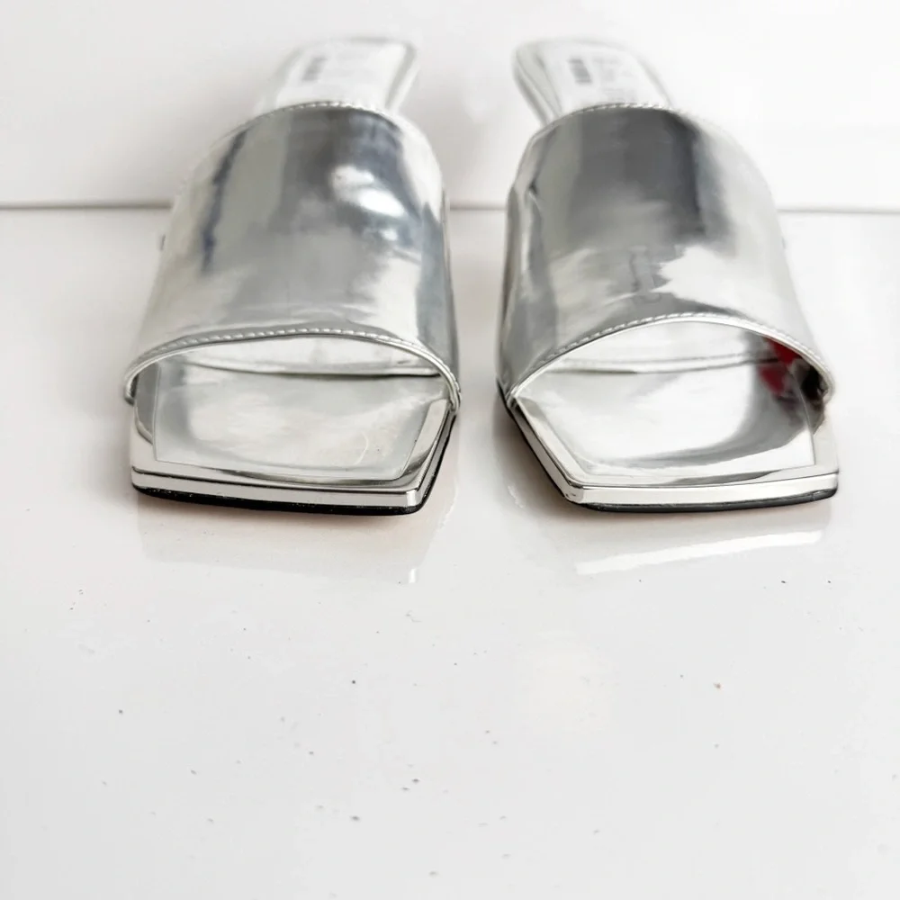 New DKNY Silver Kailyn heel sandals size 6.5